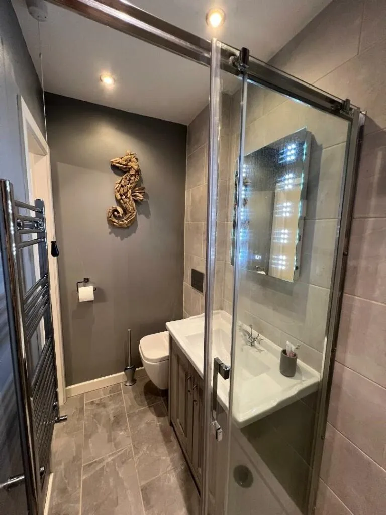 4 bed End of Terrace