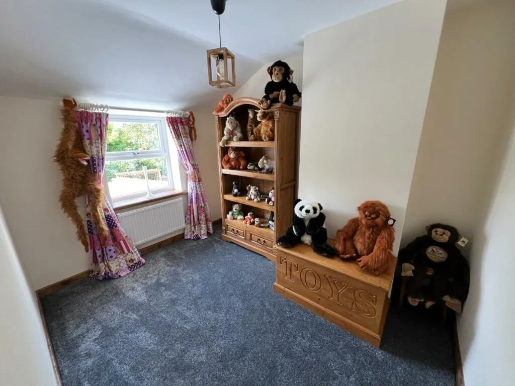 4 bed End of Terrace
