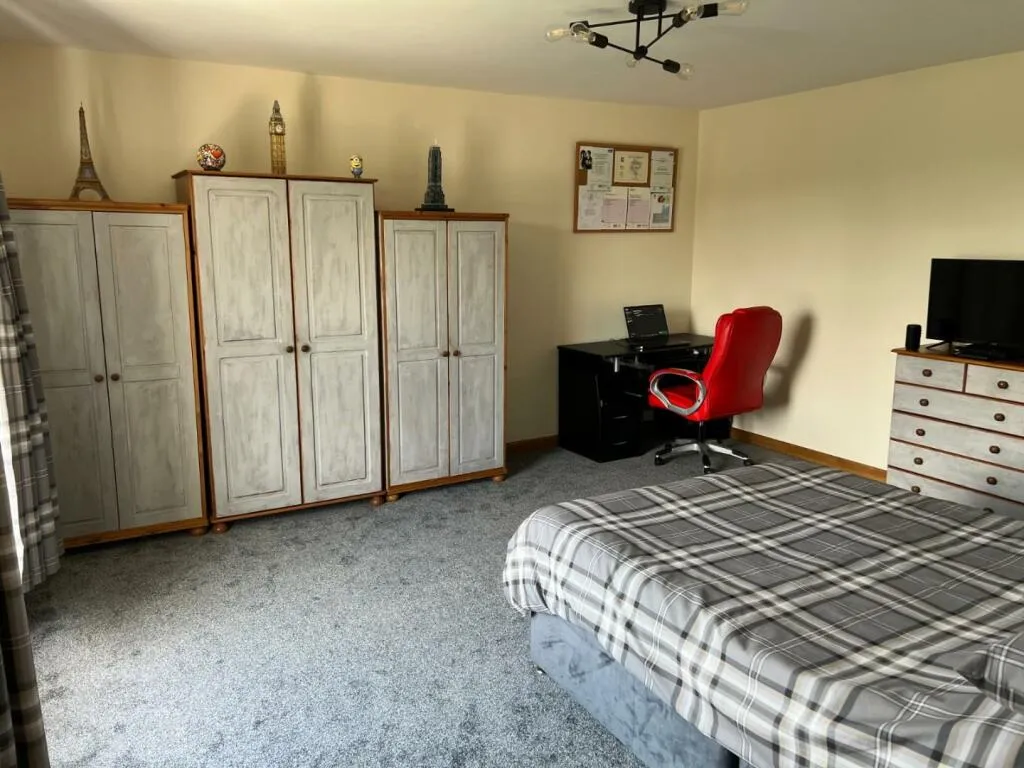 4 bed End of Terrace