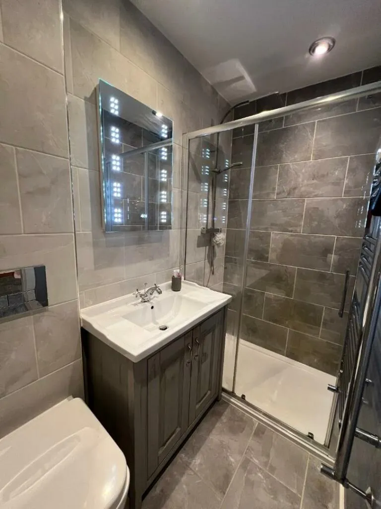 4 bed End of Terrace