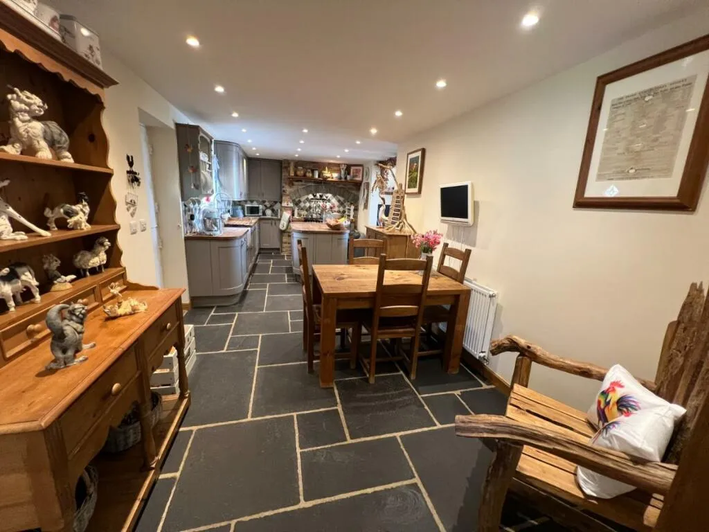 4 bed End of Terrace