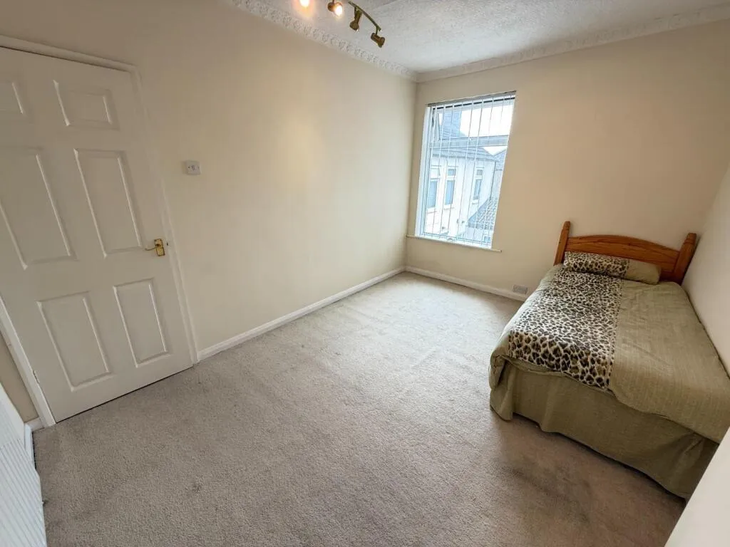 3 bed End of Terrace