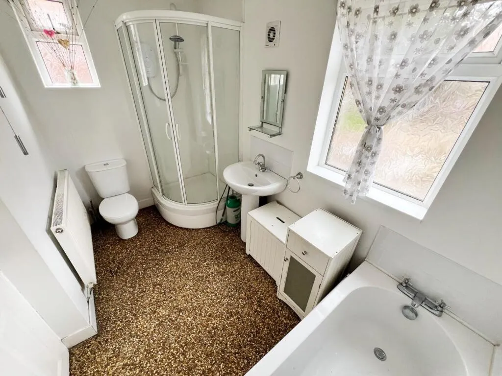 4 bed Semi-Detached