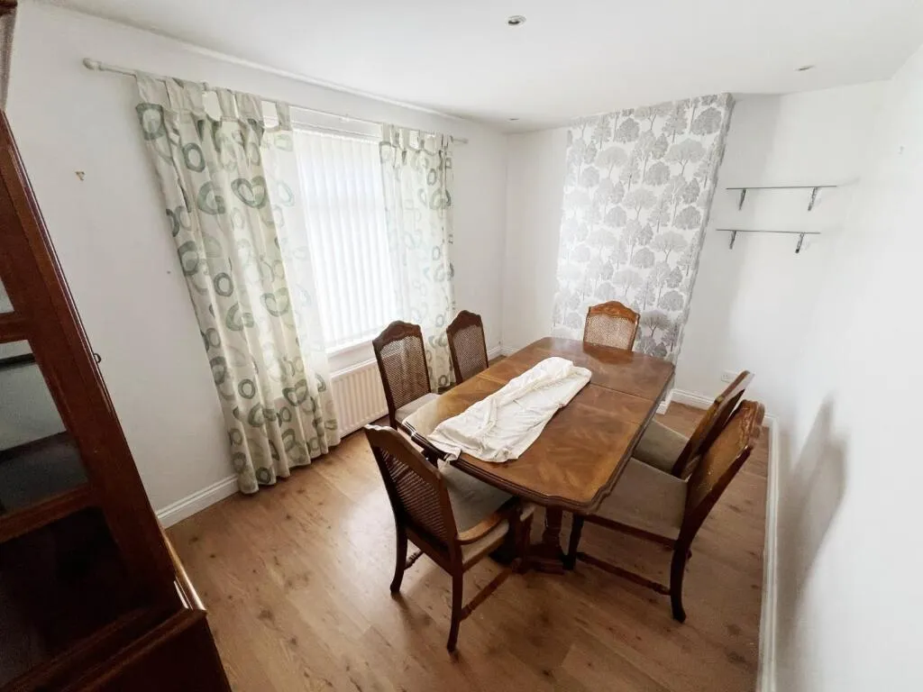 4 bed Semi-Detached