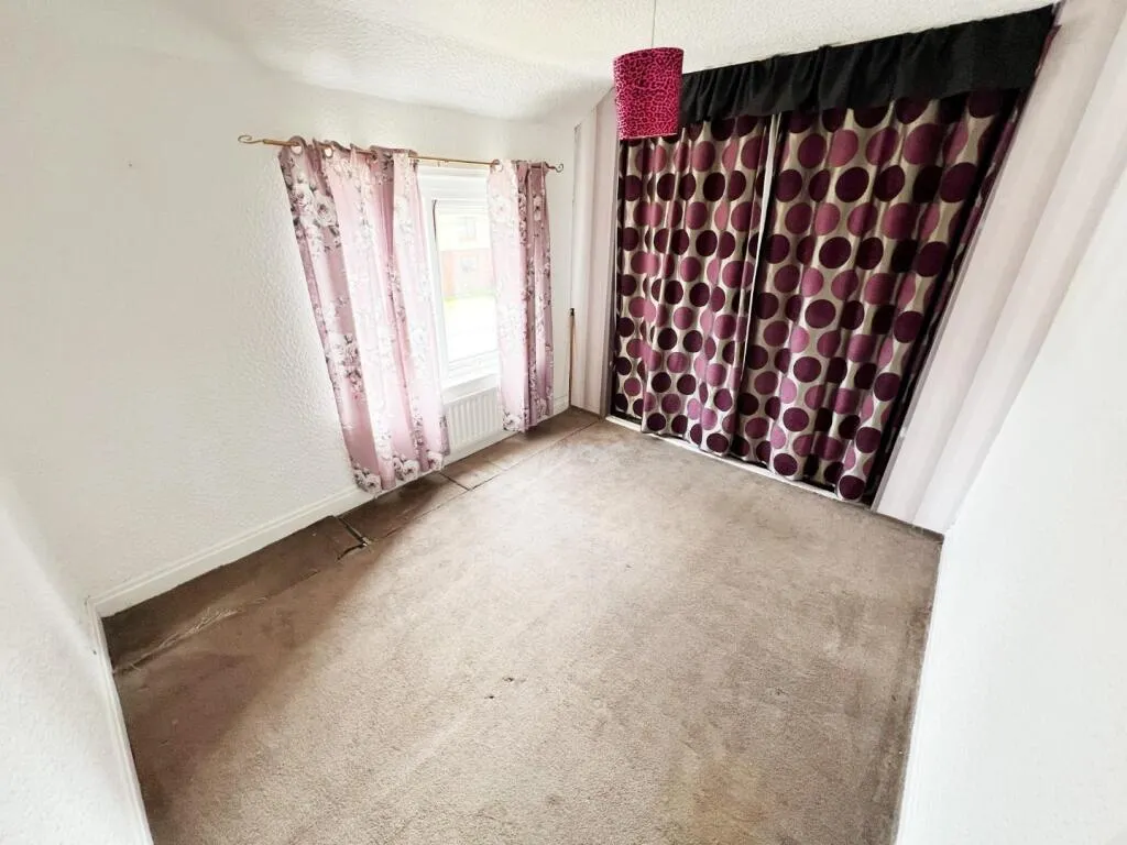 4 bed Semi-Detached