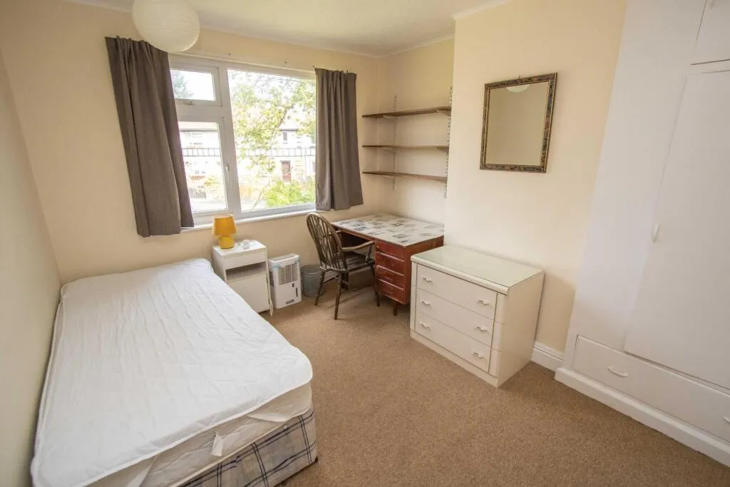 5 bed House