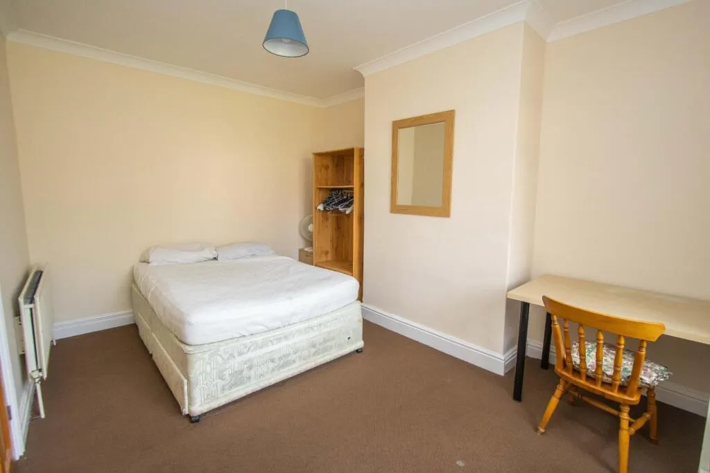 5 bed House