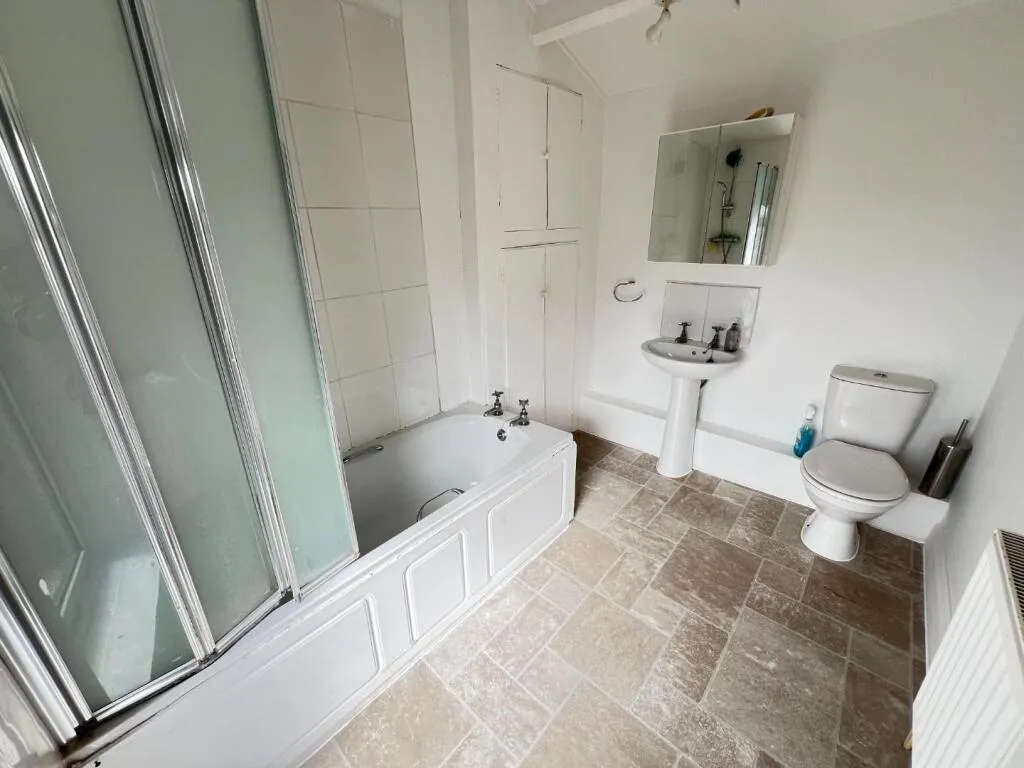 4 bed End of Terrace