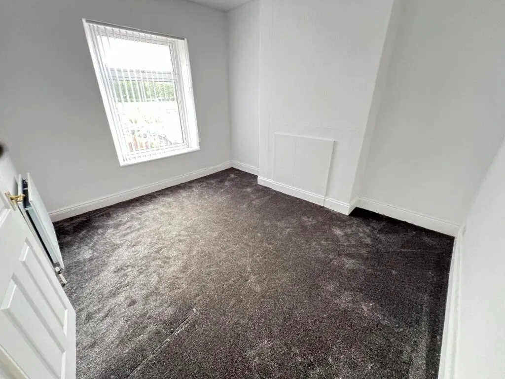 4 bed End of Terrace