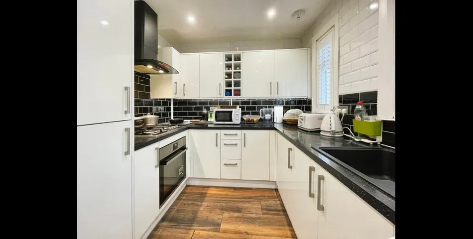 End of Terrace Home - Large Plot - Excellent First Time or Investment Purchase - Bristol