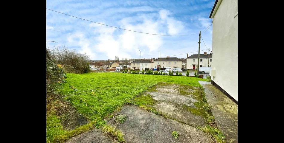 End of Terrace Home - Large Plot - Excellent First Time or Investment Purchase - Bristol