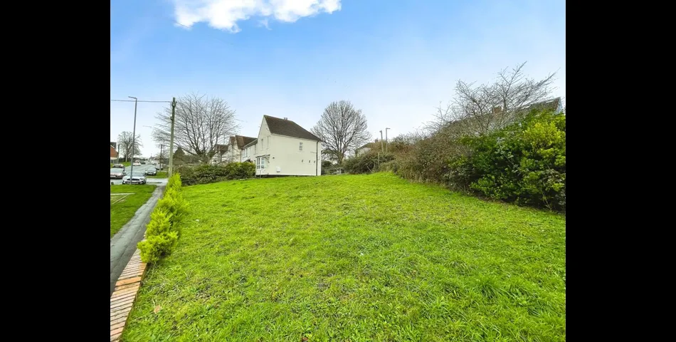 End of Terrace Home - Large Plot - Excellent First Time or Investment Purchase - Bristol