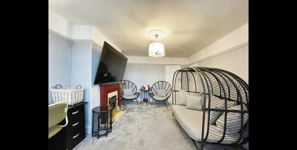 End of Terrace Home - Large Plot - Excellent First Time or Investment Purchase - Bristol