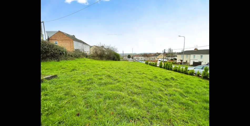 End of Terrace Home - Large Plot - Excellent First Time or Investment Purchase - Bristol