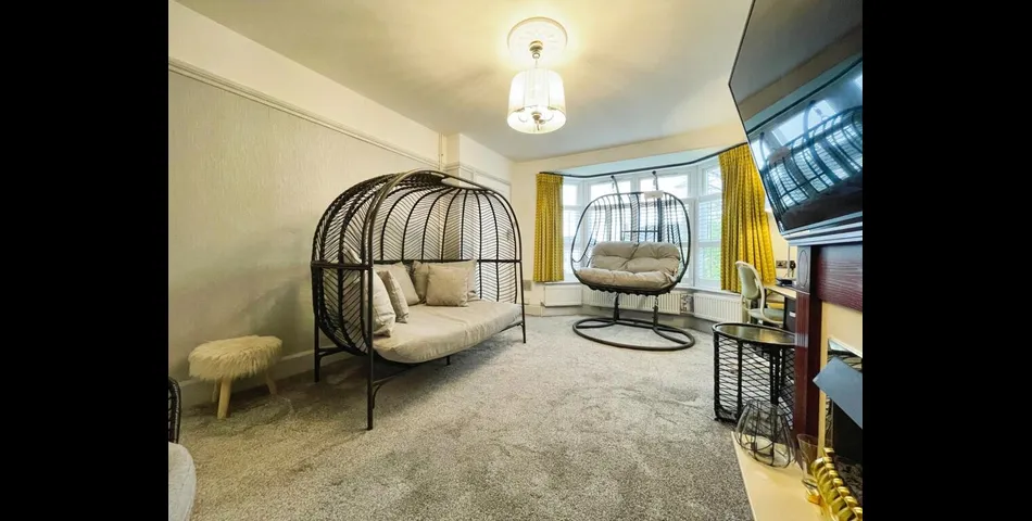 End of Terrace Home - Large Plot - Excellent First Time or Investment Purchase - Bristol