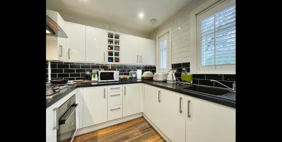 End of Terrace Home - Large Plot - Excellent First Time or Investment Purchase - Bristol