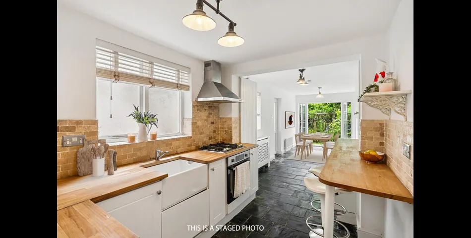 Stunning Mid Terrace Home - Popular Location - Caversham, Reading (RG4)