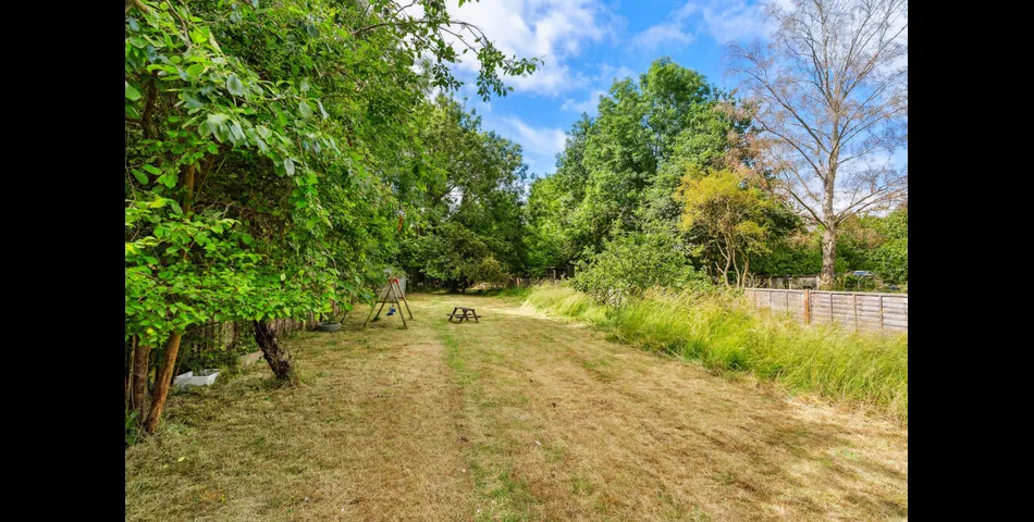 Stunning Mid Terrace Home - Popular Location - Caversham, Reading (RG4)