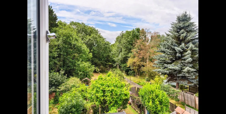 Stunning Mid Terrace Home - Popular Location - Caversham, Reading (RG4)