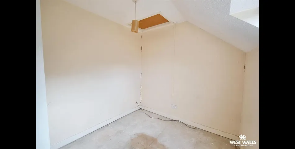 Semi Detached Property for Renovation - Cardiagn (SA43)
