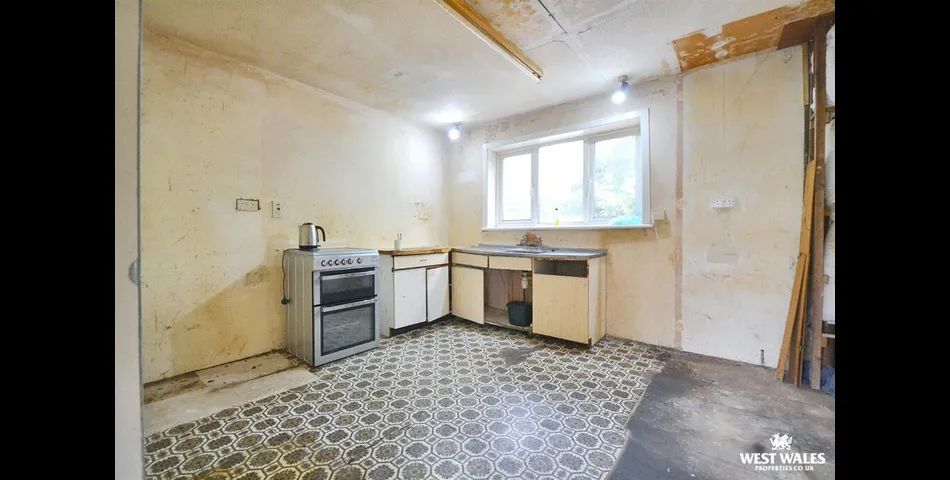 Semi Detached Property for Renovation - Cardiagn (SA43)
