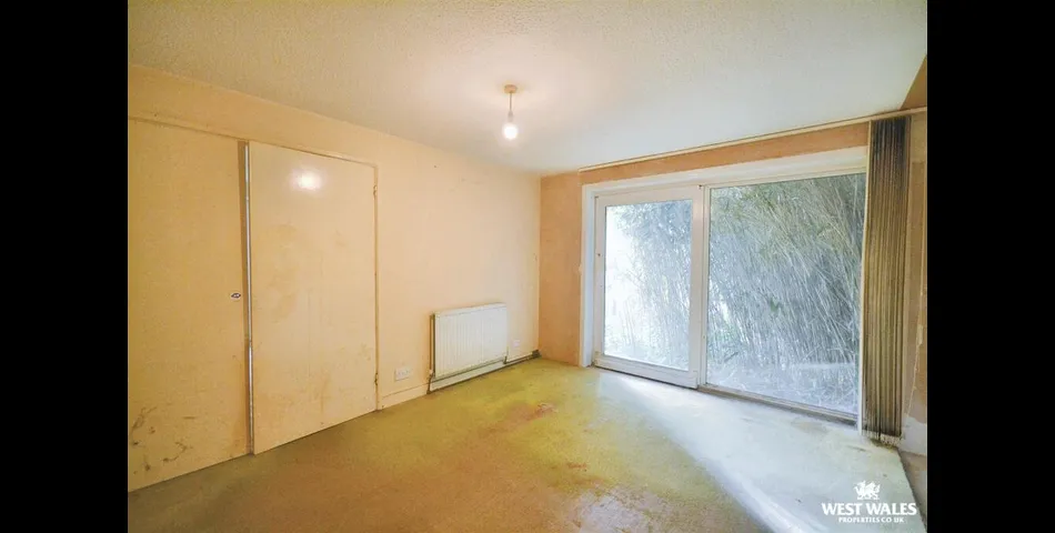 Semi Detached Property for Renovation - Cardiagn (SA43)