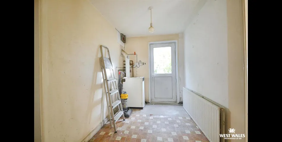Semi Detached Property for Renovation - Cardiagn (SA43)