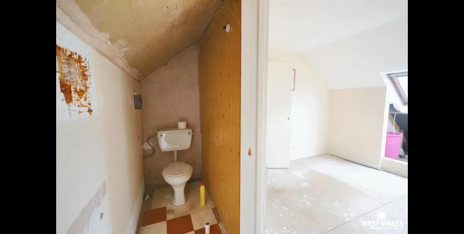 Semi Detached Property for Renovation - Cardiagn (SA43)