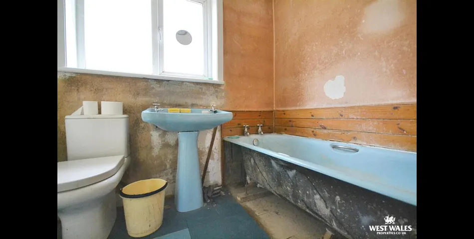 Semi Detached Property for Renovation - Cardiagn (SA43)