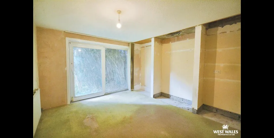 Semi Detached Property for Renovation - Cardiagn (SA43)