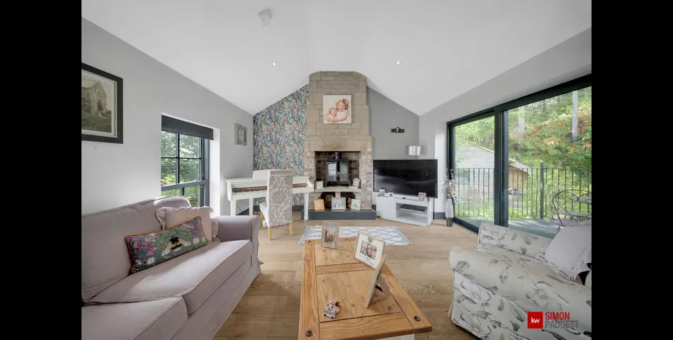 Stunning Family Home - Salterforth (BB18)