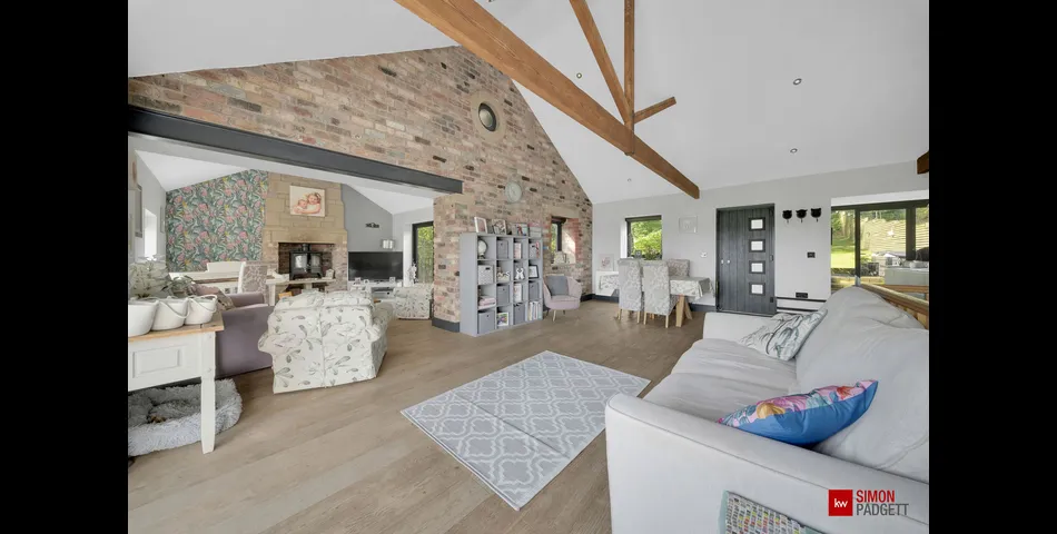 Stunning Family Home - Salterforth (BB18)