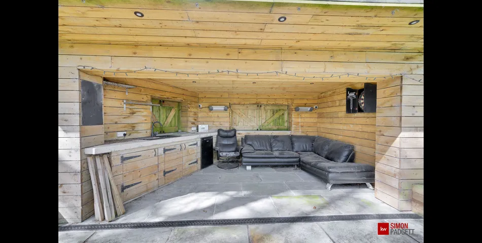 Stunning Family Home - Salterforth (BB18)