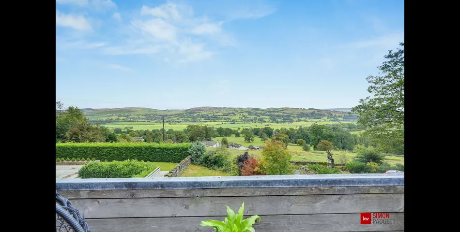 Stunning Family Home - Salterforth (BB18)