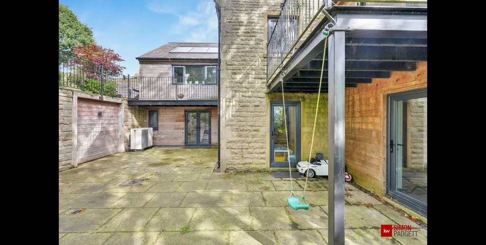 Stunning Family Home - Salterforth (BB18)