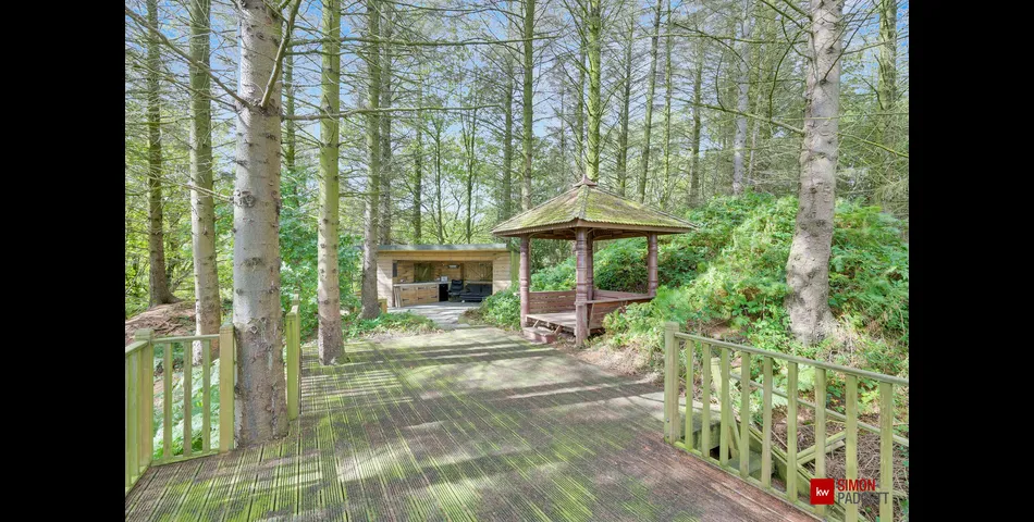 Stunning Family Home - Salterforth (BB18)