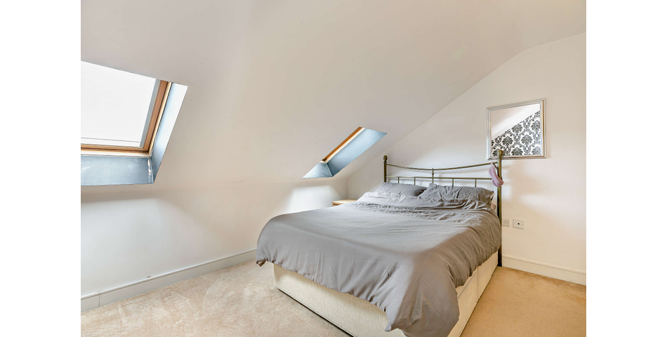 2 Bedroom Penthouse Apartment - Ideal Investment - Leeds (LS27)