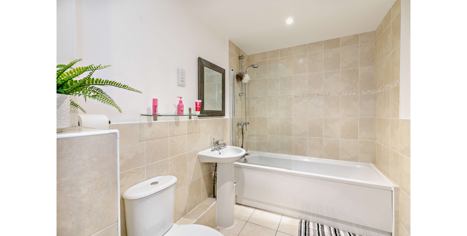 2 Bedroom Penthouse Apartment - Ideal Investment - Leeds (LS27)
