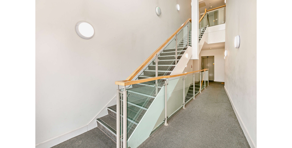 2 Bedroom Penthouse Apartment - Ideal Investment - Leeds (LS27)