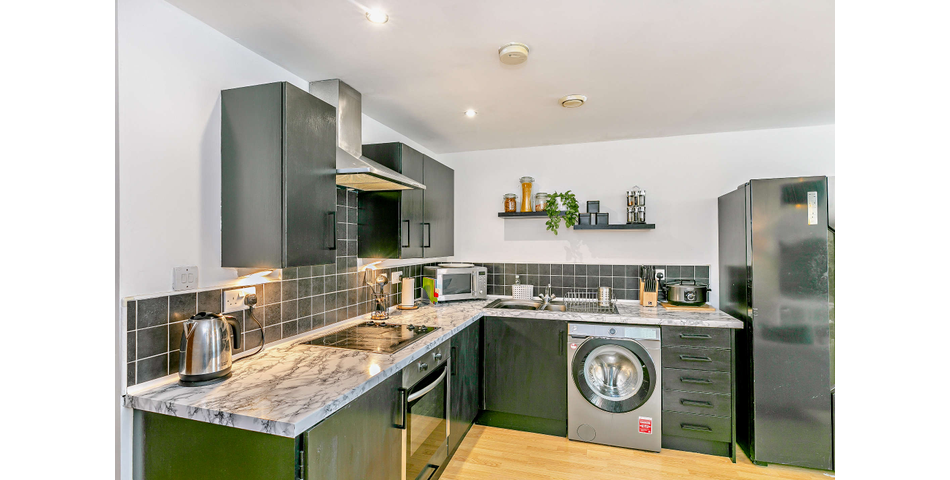 2 Bedroom Penthouse Apartment - Ideal Investment - Leeds (LS27)