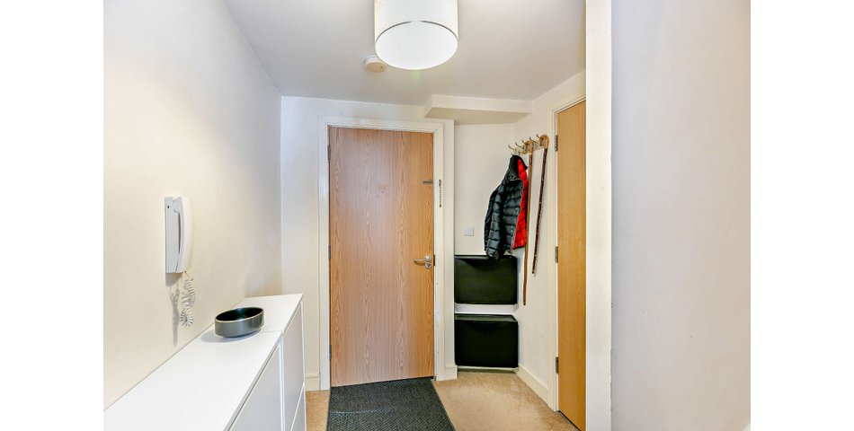 2 Bedroom Penthouse Apartment - Ideal Investment - Leeds (LS27)