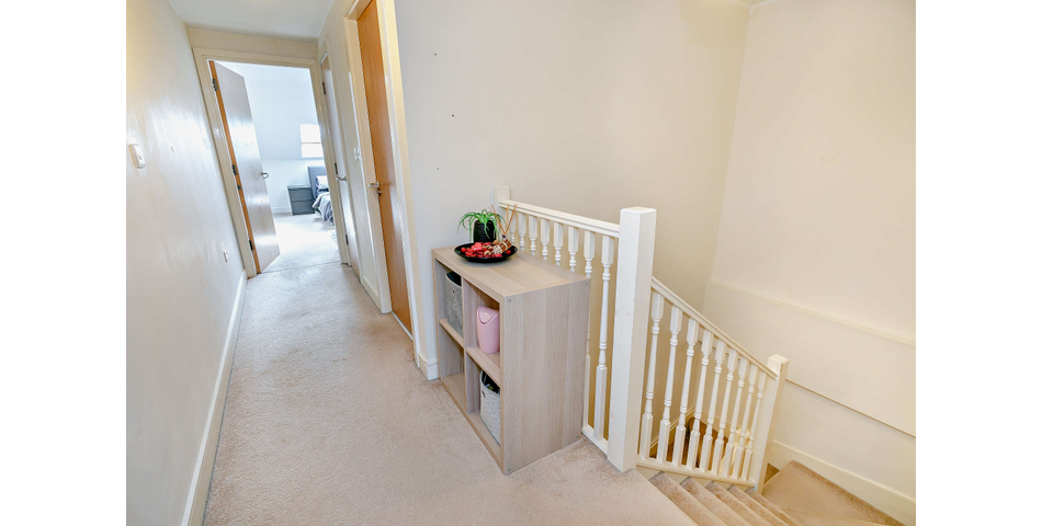 2 Bedroom Penthouse Apartment - Ideal Investment - Leeds (LS27)