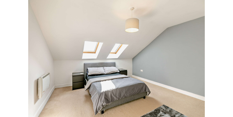 2 Bedroom Penthouse Apartment - Ideal Investment - Leeds (LS27)