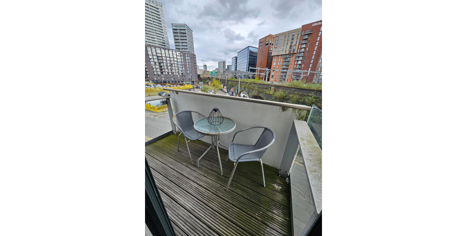 Two Bedroom Apartment - Ideal Investment - Great Location - Salford (M3)