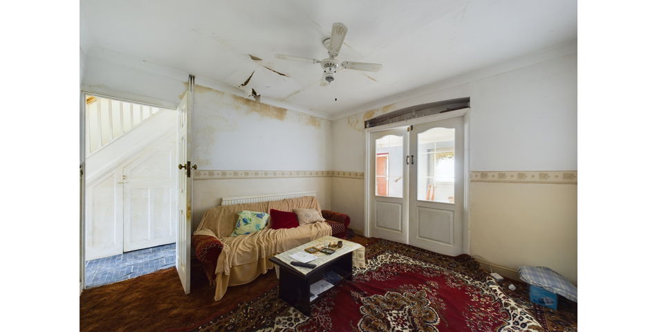 3 bedroom terraced house in need of modernisation throughout