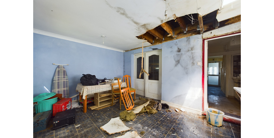 3 bedroom terraced house in need of modernisation throughout