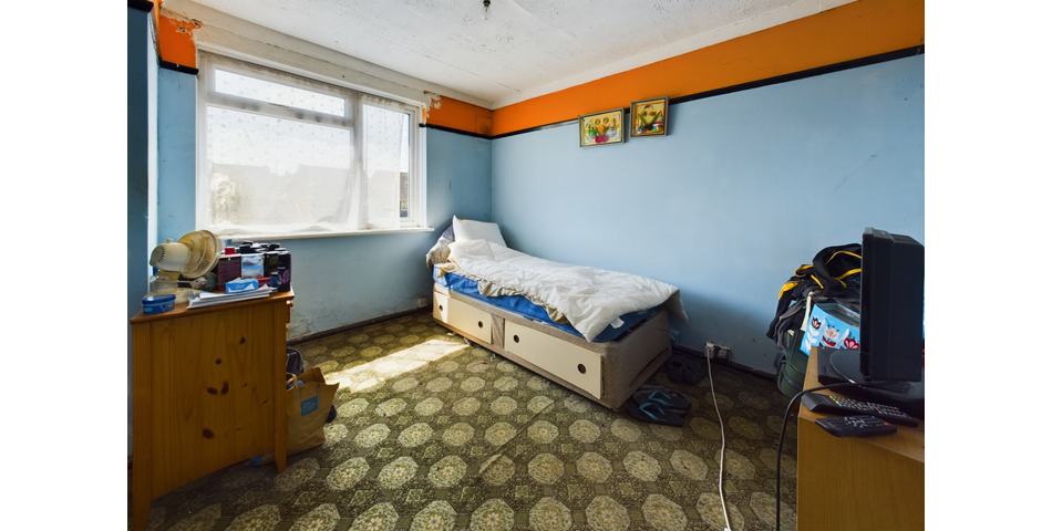 3 bedroom terraced house in need of modernisation throughout