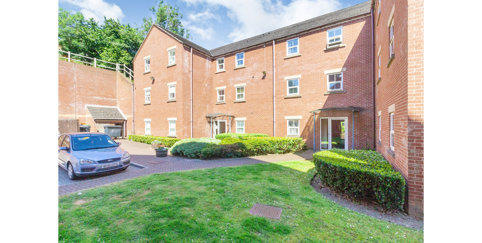 1 Bed Apartment - FOR SALE by Online Auction