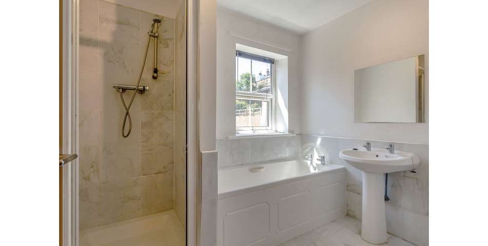 1 Bed Apartment - FOR SALE by Online Auction
