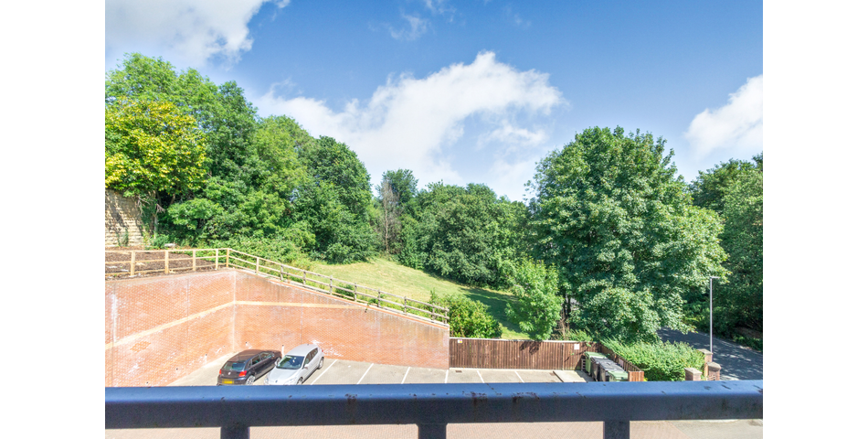 1 Bed Apartment - FOR SALE by Online Auction